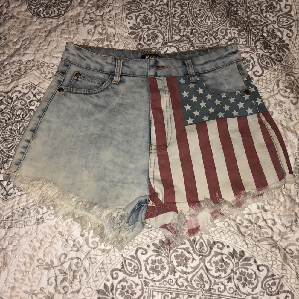 Cut off blue jean shorts